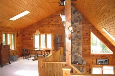 Image de Drooly Bear Cabin: votre escapade au lac Raystown!