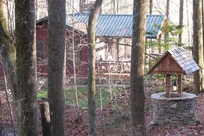 Image de Cottage 4 saisons dans les bois avec utilisation du sentier vers le lac privé