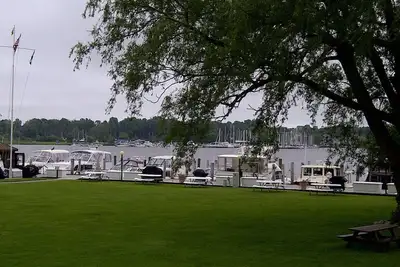 Image de Intime moderne Bayfront Ii King Harborview