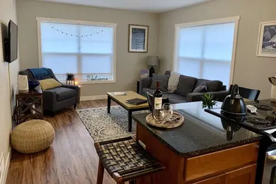 Image de Condo nouvellement construit en face de l'hôpital de la rue