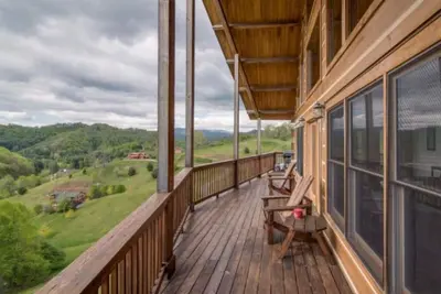 Image de Blue Moon Lodge, belles vues, à 10 minutes de Boone!