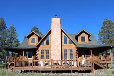 Image de Log Cabin énorme sur 20 Acre Ranch près de Grand Canyon avec des vues spectaculaires!