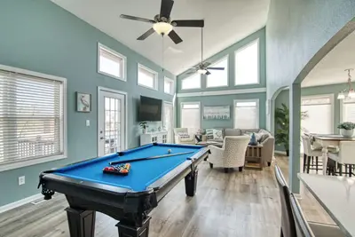 Image de Maison de luxe Northend à seulement 1 pâté de maisons de la plage