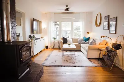 Image de Le Carlton Pinot House - maison de vacances moderne dans le cœur de Willamette Valley