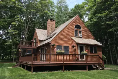 Image de Nouveau! Chalet propre et confortable Hillsdale, minutes à Catamount, Tanglewood