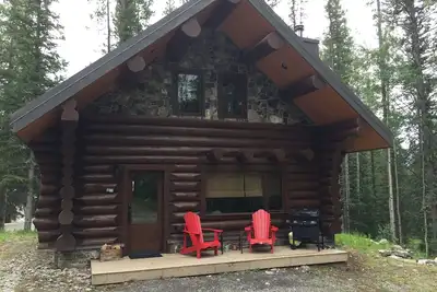 Image de Cabin1 - Une belle cabane en rondins au cœur des montagnes Rocheuses canadiennes