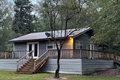 Image de Cabane rustique de l'oncle Ralph sur Red Creek