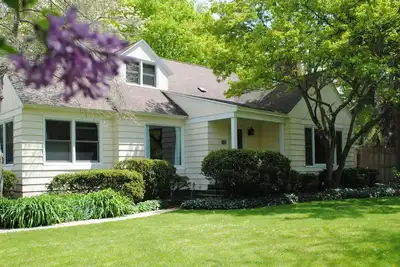 Image de Sunny Home Away from Home - Centre-ville de Saugatuck