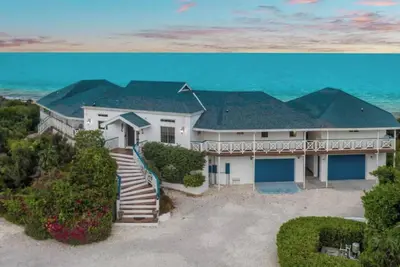 Image de Caribbaway; Long Bay Kiting Beach House, belle villa de 5 chambres en bord de mer