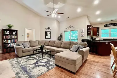 Image de Maison de ville de luxe proche de tout Asheville!