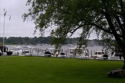 Image de Bayfront King, Harbor View & Porche emplacement, emplacement!