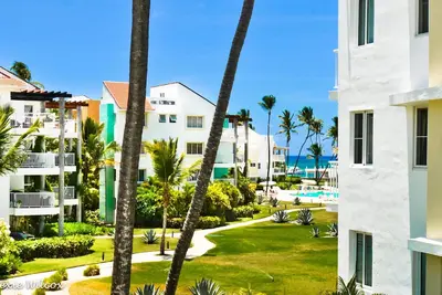 Image de Condo de luxe de deux chambres avec vue sur l'océan et la piscine
