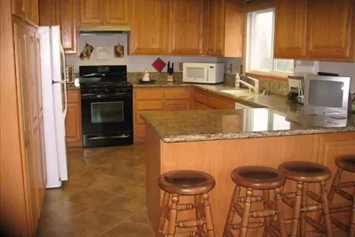 Image de Belles Vues! ~ Pres Du Lac Gregory ~ A / C ~ Vues Magnifiques ~ Table De Piscine, Wifi