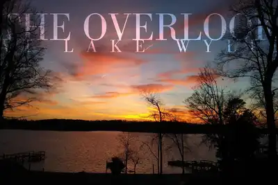 Image de Une véritable «expérience du lac» avec des vues et des couchers de soleil incroyables, d'en haut et d'en bas