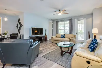 Image de Récemment décoré 3br condo offre une atmosphère luxueuse!