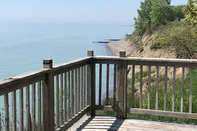 Image de Beau chalet moderne avec front de mer