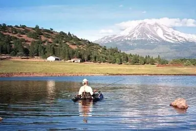 Image de Ranch de 500 acres au pied du mont Shasta.