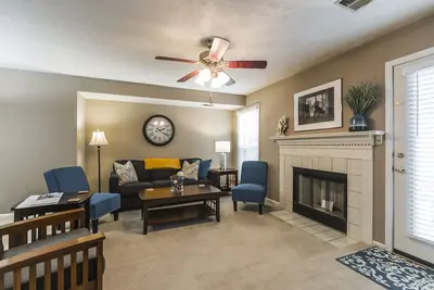 Image de Maison de ville du centre-ville de 3 chambres, proche de tous!