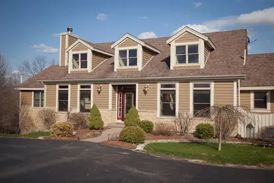 Image de Maison de luxe de 6 chambres avec cheminée, bain à remous extérieur et bien plus encore