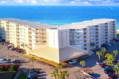 Image de Condo en bord de mer avec une vue magnifique sur le golfe et 300 pieds de plage privée