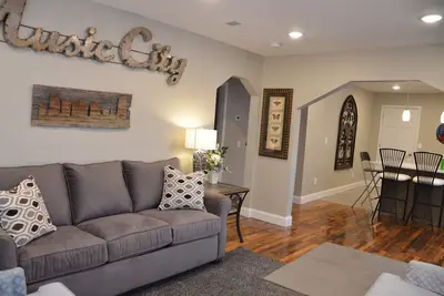 Image de Tuggle House à 8 minutes du centre-ville de Nashville, pour 10 personnes (5 lits et un canapé)