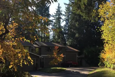 Image de Wine Country Hollywood Hill Home sur Private Drive à Woodinville