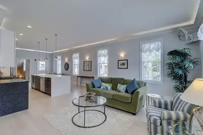 Image de Condo de luxe 2 chambres dans la vieille ville de Bluffton's Promenade