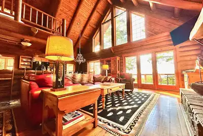 Image de Timber Lodge Log Home - Vues marines - Cinéma maison