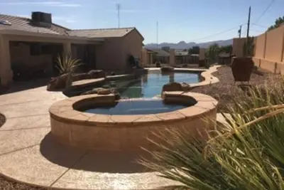 Image de Belle Lake Havasu Accueil avec plage piscine d'entrée \/ Swim ~ ~ Up Bar