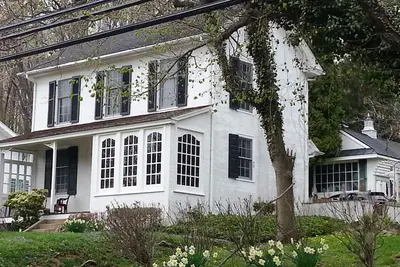 Image de Historic Village Retreat Convienient Pour Tout