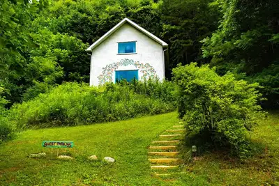 Image de Cottage privé dans la région d'Asheville! ! Vues étonnantes Fine Art Interiors Green Built! !