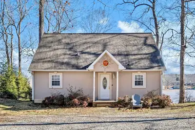 Image de Lakefront / Boat Dock, 3/2, meublé, Castaway Cottage, porche couvert