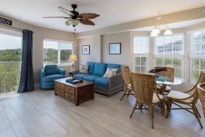 Image de Magnifique UNITÉ D'EXTRÉMITÉ Spacieuse REMODÉE Avec Vues Sur L'OCÉAN Ouvert + Piscine Et Plage