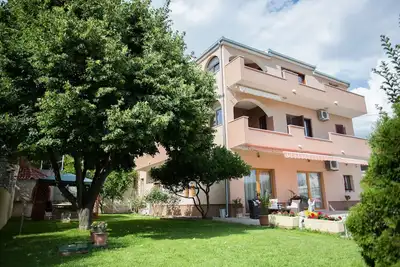 Image de Appartement neuf Ă Losko avec grand jardin et barbecue