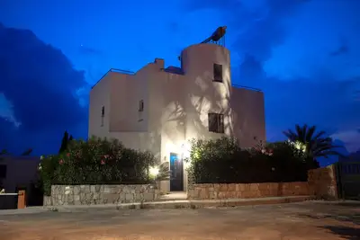 Image de Nouveau! Villa de luxe de 8 chambres avec magnifique terrasse sur le toit, à 100 mètres de la mer.