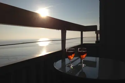 Image de Appartement avec une vue de rêve directement sur la baie de Pearl