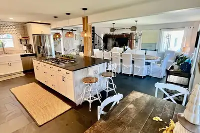 Image de Récemment rénové, couchers de soleil Bayview, 5 Bd / 4 Bath, 14 personnes. Escapade Multifamiliale