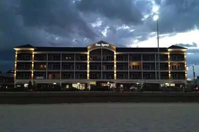 Image de Magnifique Condo Penthouse avec terrasse spacieuse en bord de mer! Super tarif pour le 18 juillet