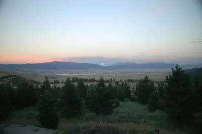 Image de 20% de réduction en septembre! Maison de montagne: 10 hectares privés, bain à remous, commodités de luxe
