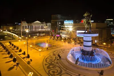 Image de Endroit confortable, profitez de Skopje de jour comme de nuit.