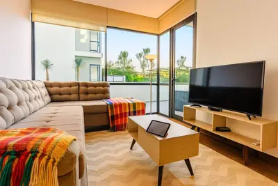 Image de Spacieux privé dans le prestigieux quartier calme