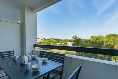 Image de Appartement lumineux avec piscine proche de la mer
