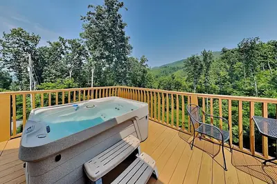 Image de Lone Wolf Lodge, 3 chambres, vue sur la montagne, accès à la piscine, WiFi, 10 couchages