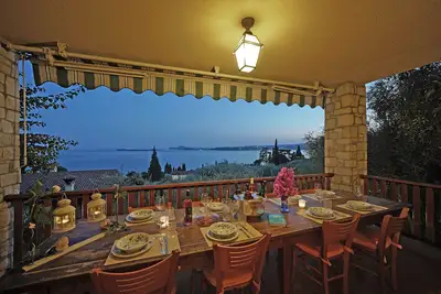 Image de Wonderful villa for 8 people + 2 kids with Pool, Lake View, Ac and big garden