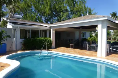 Image de Ocean front 3 bed villa with pool, large garden.