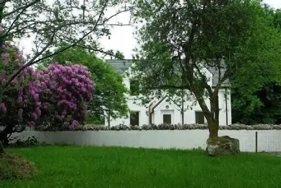 Maison Traditionelle, dans une ferme bio. Peche a la riviere, en lac et en mer.
