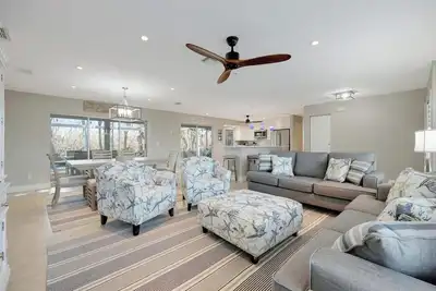 Image de Sanibel Island Beach Home avec piscine privée dans la communauté de golf Dunes!