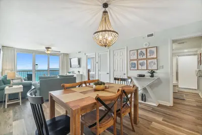 Image de Direct Beachfront - piscines, bain à remous, bar Tiki et plus encore! TRÈS Amusant!