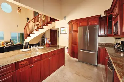 Image de Waterfront Luxury 3 Bedroom 3 Bathroom Penthouse Walking Distance to Cruz Bay