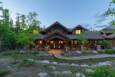 Image de Nouveau! Domaine de montagne avec bain à remous, appartement, salle de jeux: Mountain Kingdom
